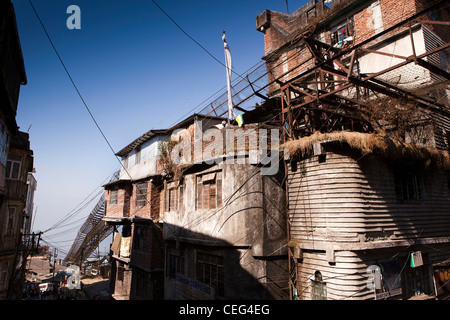 Indien, Westbengalen, Darjeeling, Chowk Basar Hill Fahrweg, alte Ware Seilbahn wurde 1998 geschlossen Stockfoto