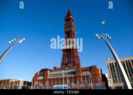 Blackpool Tower und neue Lichter auf der Promenade. Stockfoto