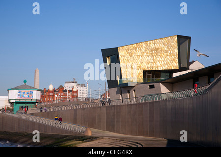 Goldene Hochzeitskapelle auf Blackpool Promenade Stockfoto