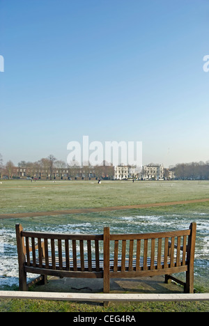 Winter-Blick über grüne Richmond, Surrey, England, mit einer leichten Bedeckung des Schnees Stockfoto
