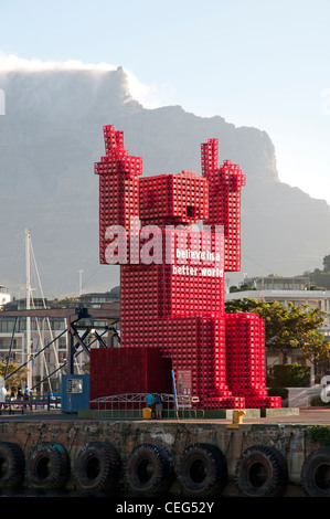 Kiste-Fan einen Stapel von Coca Cola Getränke Kisten an der Waterfront in Kapstadt Südafrika Stockfoto