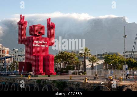 Kiste-Fan einen Stapel von Coca Cola Getränke Kisten an der Waterfront in Kapstadt Südafrika Stockfoto