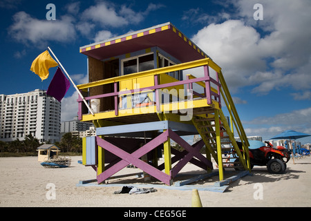 Rettungsschwimmer Turm Strandhütte in Miami Beach, Florida, USA Stockfoto