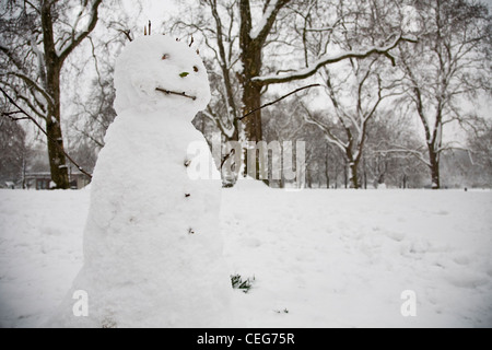 Ein Schneemann in St James' Park Stockfoto