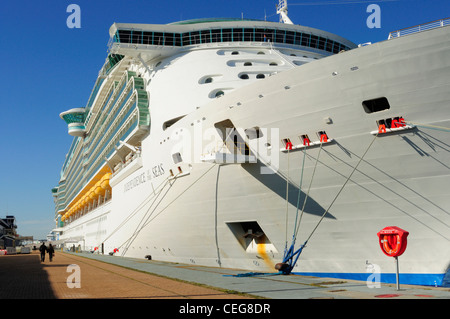 Die Unabhängigkeit der Meere Kreuzfahrtschiff gebunden an den Docks in Vigo, Galizien, Spanien Stockfoto