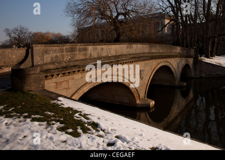 "Clair College Brücke" im Schnee Stockfoto