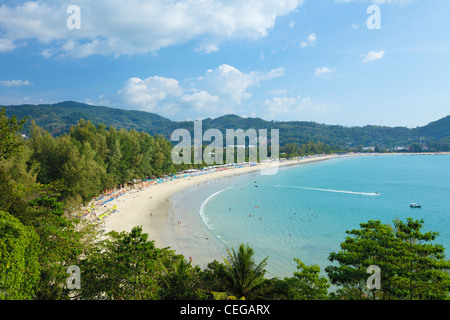 Luftaufnahme von Kamala Beach am Abend. Insel Phuket, Thailand. Stockfoto