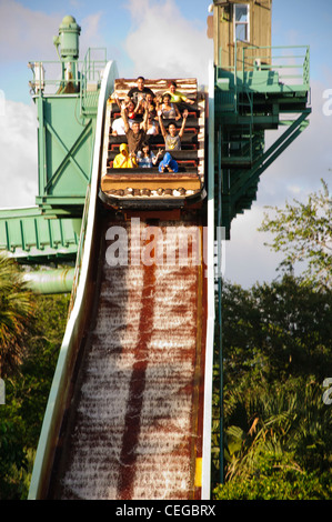 Busch Gardens Tampa Florida Tanganyika tidal wave Wasser-Floßfahrt Stockfoto