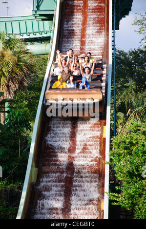 Busch Gardens Tampa Florida Tanganyika tidal wave Wasser-Floßfahrt Stockfoto