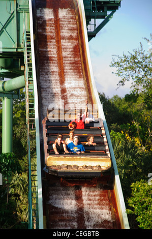 Busch Gardens Tampa Florida Tanganyika tidal wave Wasser-Floßfahrt Stockfoto