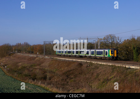 Ein London Midland Klasse 350 Köpfe durch Althop in Northamptonshire mit Birmingham - London Euston Passagier-service 30.11.11 Stockfoto