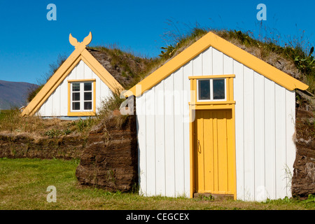 Typische bemoostes Dach - Glaumber isländischer Bauernhof. Stockfoto