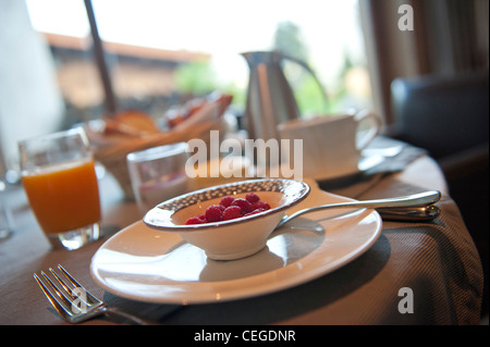 Frühstück im Gourmet-Restaurant Flocons de Sel & Hotel. Megeve. Frankreich Stockfoto