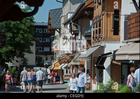 Einkaufsstraße in Megève Dorf. Haute-Savoie Departement Rhône-Alpes Region Süd-Ost-Frankreich. Stockfoto