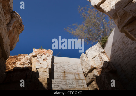 Das Tal der Gemeinden, zum Gedenken an die jüdischen Gemeinden verwüstet, in der Yad Vashem Holocaust-Gedenkstätte in Jerusalem Stockfoto