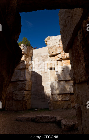 Das Tal der Gemeinden, zum Gedenken an die jüdischen Gemeinden verwüstet, in der Yad Vashem Holocaust-Gedenkstätte in Jerusalem Stockfoto