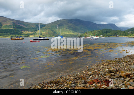 Yachten vor Anker am Loch Leven, Schottland Stockfoto