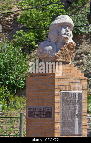 City of Deadwood Black Hills Statue von James Butler Hickok Wild Bill Hickok South Dakota in den USA Niemand Low angle Niemand vertikal Hi-res Stockfoto