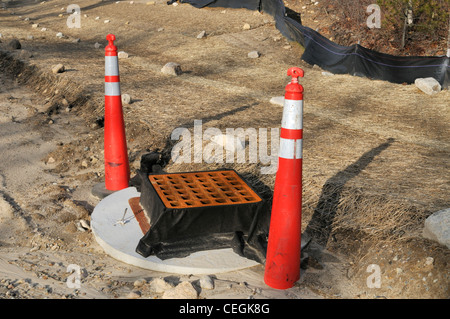 Sturmabflußabfluß und Erosionsschutz entlang der Bau einer neuen Straße USA. Stockfoto