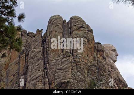 Mount Rushmore American Black Hills South Dakota in den USA National Memorial Skulptur mit US-Präsident George Washington stehen den USA hoch aufgereiht gegenüber Stockfoto