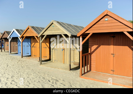 Bunten Badekabinen, West Wittering Beach, West Sussex, England Stockfoto