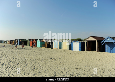 Bunten Badekabinen, West Wittering Beach, West Sussex, England Stockfoto