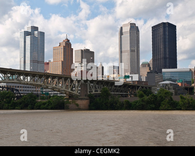 Pittsburgh Pennsylvania am Flussufer Innenstadt Stadtbild Antenne. Stockfoto