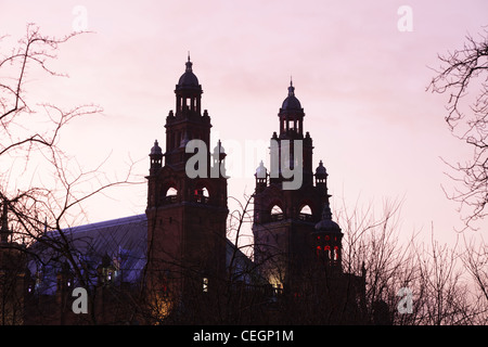 Kelvingrove Art Gallery & Museum bei Sonnenuntergang, Glasgow, Schottland, Großbritannien Stockfoto