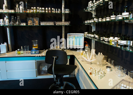 Paris, Frankreich, Französische Parfümindustrie, über Diaplay in (Büro des Kulturministers) Forschungslabor, parfumeur Stockfoto