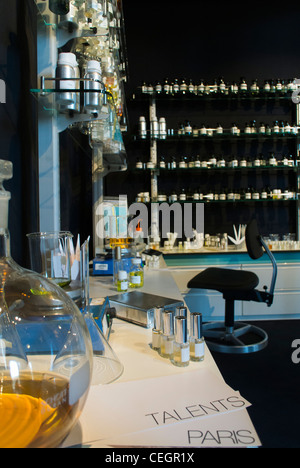 Paris, Frankreich, Französische Parfümindustrie, auf der Ausstellung im Forschungslabor (Büro des Kulturministers), parfumeur Stockfoto