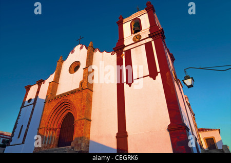 Portugal, Algarve: Main-Fassade der mittelalterlichen Kathedrale 'Sé Catedral"von Silves Stockfoto