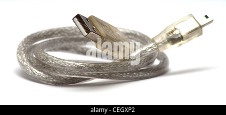 Nahaufnahme Bild der weiße USB-Kabel mit dem weißen Hintergrund. Stockfoto