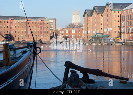 Gloucester Docks und Dom im Winter Stockfoto