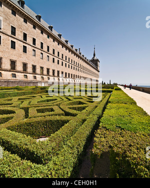 Formale Gärten im Kloster von San Lorenzo de El Escorial, Comunidad de Madrid, Spanien. Stockfoto