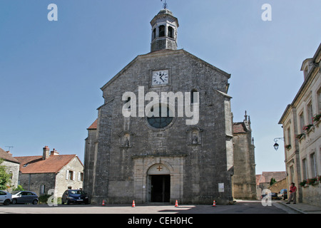 Die Kirche in Flavigny-Sur-Ozerain, Heimat von Anis de l ' Abbaye de Flavigny - Anis-Fabrik. Dies erschien in dem Film Chocolat. Stockfoto