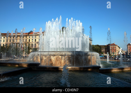 Castello-Brunnen vor Castello Sforzesco in Mailand, Italien Stockfoto