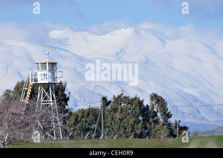 Blick auf den Schnee bedeckt dem Berg Hermon in den Golan-Höhen, Nordisrael. 21. Januar 2012. Foto von Shay Levy Stockfoto