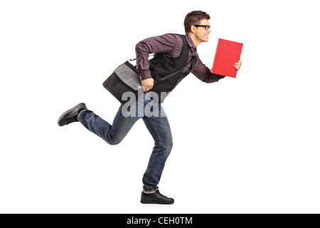 In voller Länge Portrait eines Schülers in Eile mit Notebook isoliert auf weißem Hintergrund Stockfoto