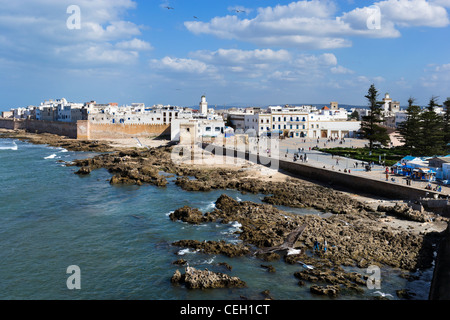 Blick auf die Altstadt von den Wänden der Skala du Port, Essaouira, Marokko, Nordafrika Stockfoto