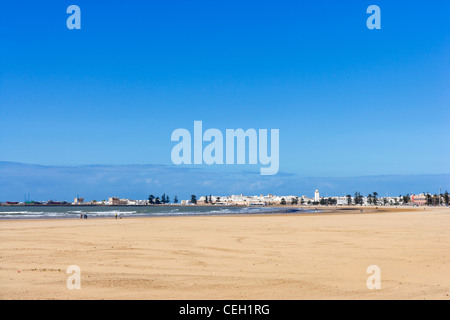 Strand mit Blick auf den Hafen und die Altstadt, Essaouira, Marokko, Nordafrika Stockfoto