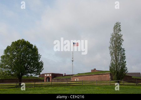 Maryland, Baltimore. fort mchenry National Monument und historische Schrein. "Die star-spangled banner' Flag. Stockfoto
