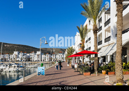 Bürgersteig-Restaurant in Agadir Marina, Agadir, Marokko, Nordafrika Stockfoto