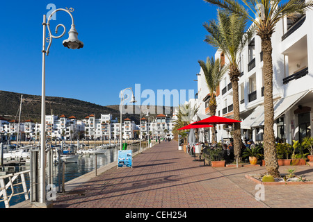 Bürgersteig-Restaurant in Agadir Marina, Agadir, Marokko, Nordafrika Stockfoto