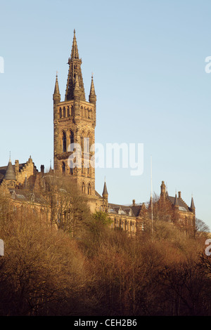 University of Glasgow, Südfassade des Hauptgebäudes mit dem Glockenturm, Gilmorehill Campus, Schottland, Großbritannien Stockfoto