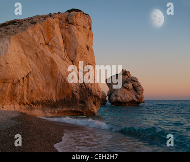 CY - PAPHOS: Rock von Romiou der Geburtsort der Aphrodite (Petra Tou Romiou) Stockfoto