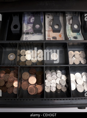 Bargeld im Shop bis Stockfoto