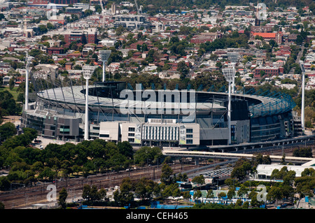 Luftbild vom Rialto Tower des Melbourne Cricket Ground (MCG) neben den Yarra River. Stockfoto