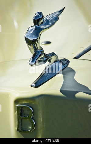 Silberne Dame Motorhaube Maskottchen auf Oldtimer Beauford Stockfoto