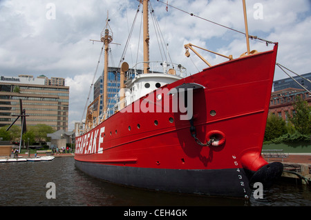 Maryland, Baltimore. Baltimore Harbor. chesapeake Museum, historische Licht Boot (aka floating Leuchtturm). Stockfoto