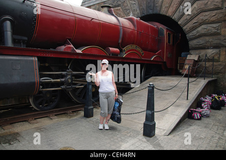 Hogwarts express Zug auf dem Gelände der Zauberwelt von Harry Potter universal studios Stockfoto